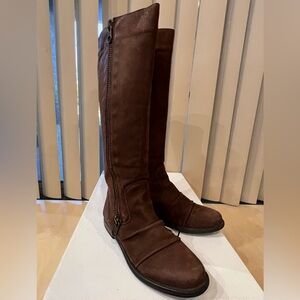 Steve Madden “LINDERR” Distressed Brown Leather Boot🤎